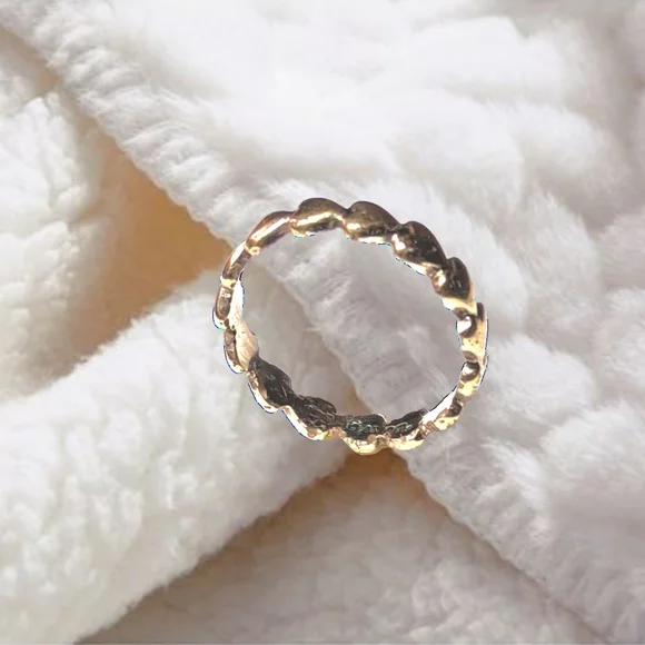 .🌲10/$20. Gold Tone Band with Heart's - Picture 2 of 4